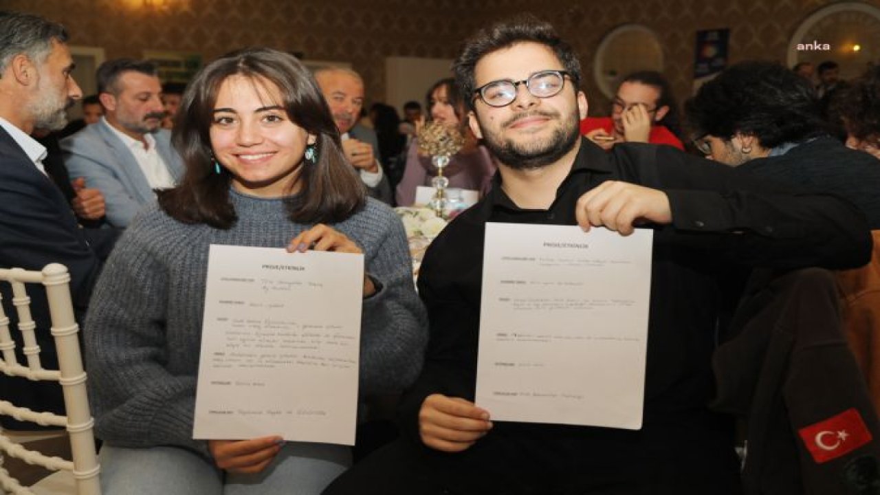 SAMSUN’DA GENÇLER, ATAKUM BELEDİYE BAŞKANI DEVECİ’YE PROJELERİNİ ANLATTI