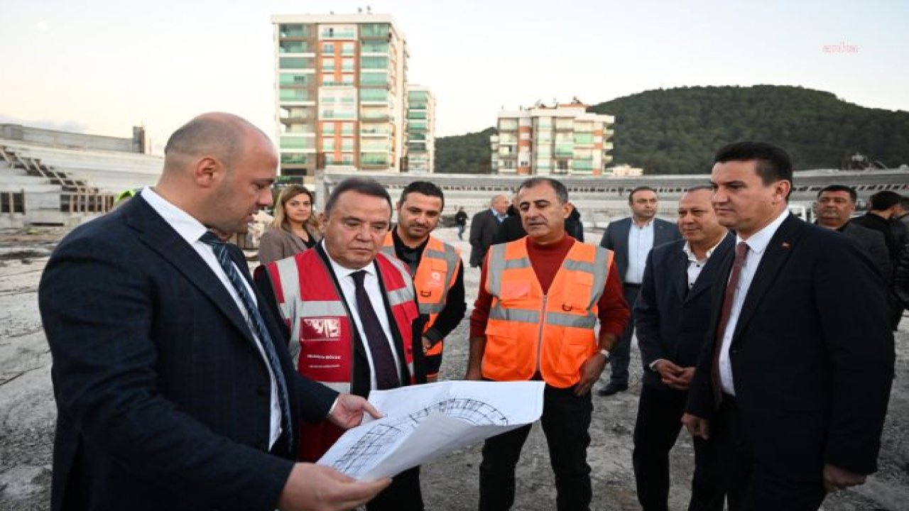 MUHİTTİN BÖCEK, KUMLUCA ATATÜRK STADYUMU’NDAKİ ÇALIŞMALARI İNCELEDİ
