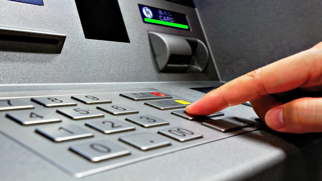 ATM’lerde Kimliksiz İşlem Yapılamayacak!