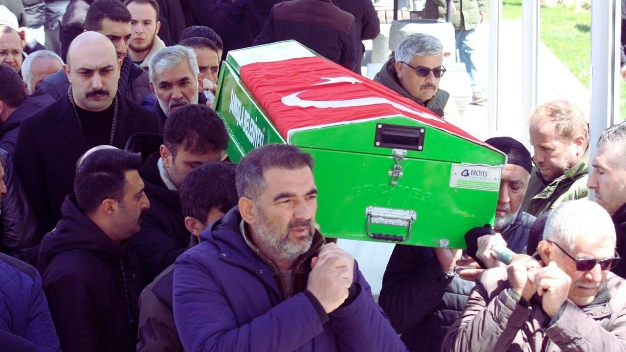 Sivas'ta Acı Olay: Okul Müdürü Makamında Hayatını Kaybetti